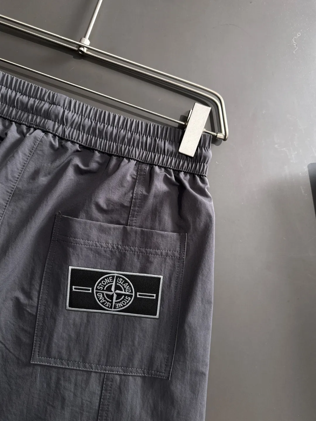 🅿️390 next day shipping Stone Island 2025 spring and summer new elastic band casual pants, thin counter custom fabrics, high breathability and comfort, impeccable details, brand element design concept, reflecting high quality. It feels delicate and soft! It presents a casual cut and the upper body shape is great! Size: M-4XL